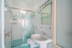 Ένα μπάνιο στο Villa Giovannina +46 φωτογραφίες