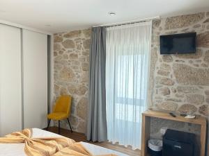 Televisyen dan/atau pusat hiburan di Paços de Douro - Chambre 7 et 8 Tranquillité & Élégance
