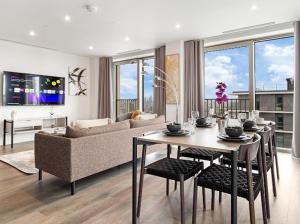 Χώρος καθιστικού στο Central London Luxurious 2bed WITH POOL AND ROOFTOP by AYMONS HAVEN