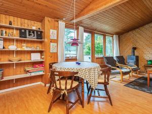 een eetkamer met een tafel en stoelen bij 6 person holiday home in Rødby in Rødby