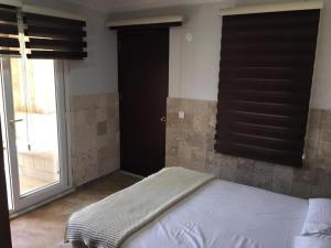 a bedroom with a bed and a window with blinds at Noo 15 in Side