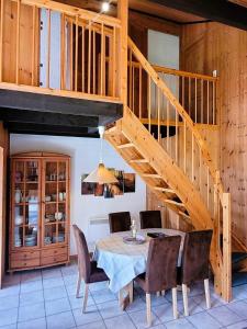 a dining room with a table and a staircase at Ferienhaus Mia im Ferienpark Extertal zwischen Teutoburger Wald und Weserbergland, Natur in Extertal