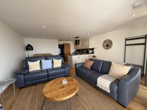 a living room with a couch and a table at Mi Casa Su Casa - Mount Brioni in Downderry