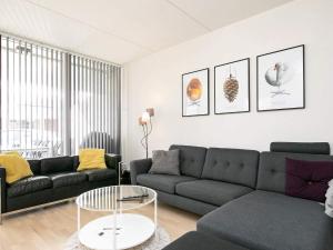 Khu vực ghế ngồi tại Luxury Apartment with Jacuzzi