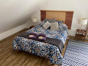 a bedroom with a bed with a blue and white comforter at Ty kaz plato in Saint-Leu