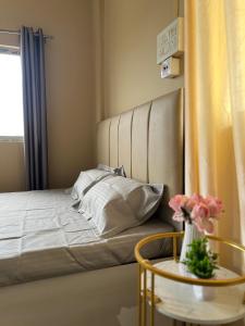 Postel nebo postele na pokoji v ubytování Mysa unit 1rk cozy unit by Cosmic Cottage