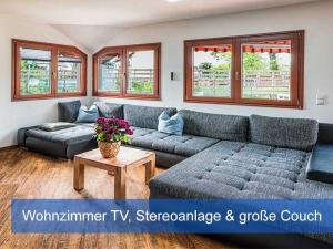 a living room with a couch and a table at Ideal für Kinder - Familientreffen - Ferienhaus Elbharmonie - Hunde herzlich willkommen in Dresden