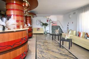 a living room with a wine barrel wall at Hotel B&B Ardea Rimini in Rimini