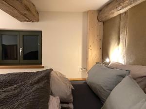 a bedroom with two beds and a window at Rundlingsblick in Güstritz in Güstritz