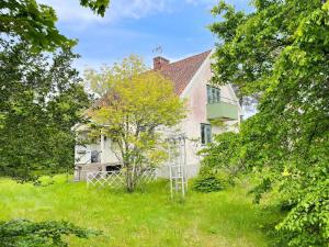 Κήπος έξω από το 4 person holiday home in STÅNGA-By Traum