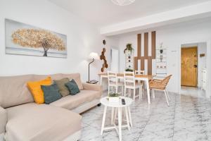a living room with a couch and a table at Aurora Mar Del Sol in Almuñécar