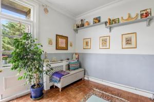 Un lugar para sentarse en Charming London with balcony