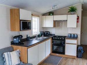 Køkken eller tekøkken på Caravan North Shore Skegness 6 Birth Accomodation