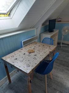 a table and chairs in a room with an attic at Studio 6 proche du port in Cancale