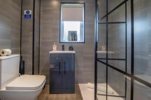 Ένα μπάνιο στο Gray House-Modern 2BR close to Loch Lomond +15 φωτογραφίες