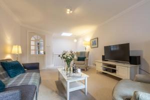 Μια τηλεόραση ή/και κέντρο ψυχαγωγίας στο 2 Bed in Bath oc-bhr19