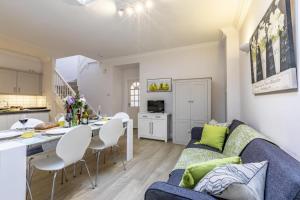 Η κουζίνα ή μικρή κουζίνα στο 2 Bed in Bath oc-bhr19