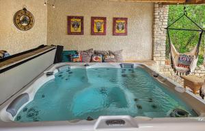Φωτογραφία από το άλμπουμ του 3 Bedroom Beautiful Home In Barjac σε Barjac