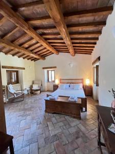 Giường trong phòng chung tại La Quercia di Mamie casa con piscina privata