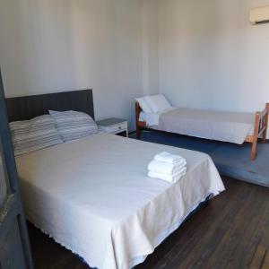 a bedroom with a bed with towels on it at Hostal Vampayá in Salta