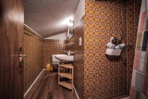 Ένα μπάνιο στο Casa Dschember 11 +19 φωτογραφίες