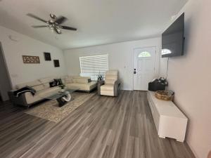Fotografie z fotogalerie ubytování 3 Bed 2 Bath Sleeps 6 Pool Retreat in Eustis, FL!!! v destinaci Eustis