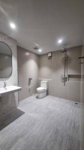 a bathroom with a toilet and a sink and a shower at Rosewood Sridaan in Ban Khlong Samrong +27 photos