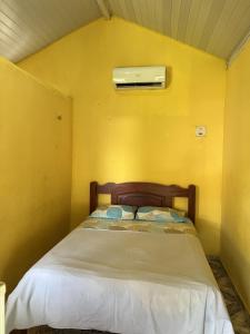 Postel nebo postele na pokoji v ubytování Chalé do Pedro