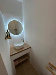 a bathroom with a sink and a mirror at Les Murmures du Palais - Terrasse privée avec vue in Avignon