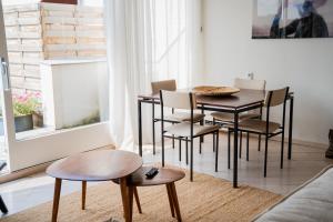 a dining room with a table and chairs at Hotel Restaurant de Loenermark in Loenen