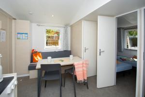 a small room with a white table and chairs at Domaine Le Petit Lac in Moustiers-Sainte-Marie