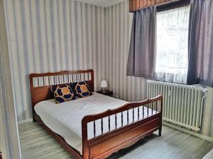 a bedroom with a crib with two pillows and a window at Appartement lumineux au ski pour 6 - Grand balcon, cœur du village - FR-1-458-96 in Le Grand-Bornand