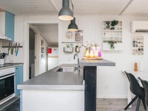 Kuchyň nebo kuchyňský kout v ubytování 5 person holiday home in Hemmet-By Traum + 18 fotografií