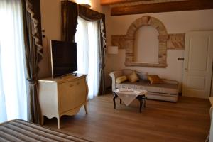 TV a/nebo společenská místnost v ubytování Agriturismo De Luca