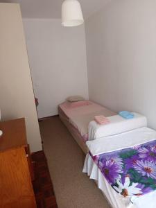 a room with two beds in a room at As Chaves do Cantinho da Paz in Santarém +8 photos