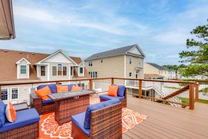 Μπαλκόνι ή βεράντα στο Walk to East Beach Apt with Outdoor Space