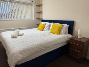 Katil atau katil-katil dalam bilik di Lovely 3 Bed House in Oadby-Leicester +20 gambar