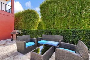 Сад в Astounding Home Near Disney With Themed & Media Room, Pool Table With Waterpark & Resort Access At Encore Resorts Reunion - 240Cl