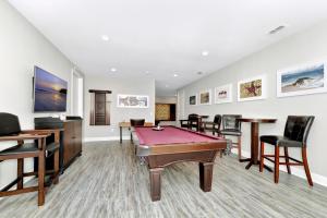 Бильярд в Astounding Home Near Disney With Themed & Media Room, Pool Table With Waterpark & Resort Access At Encore Resorts Reunion - 240Cl +36 фотографий