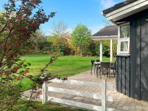 Κήπος έξω από το 7 person holiday home in Gilleleje