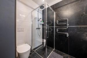 Ένα μπάνιο στο Forest view front line apartment on Dzintaru avenue +22 φωτογραφίες