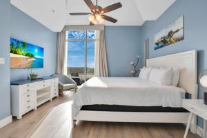 Ένα ή περισσότερα κρεβάτια σε δωμάτιο στο 2 Bdrm Penthouse with Billiards