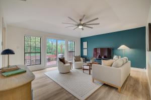 Posezení v ubytování Dunlap Oasis Spacious 5BR 12mi to DT Austin