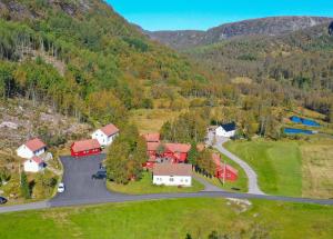 an aerial view of a house in the mountains at Heddan Gjestegard in Tingvatn