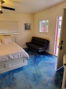 En eller flere senge i et værelse på Downstairs studio on 13 st