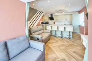 Una cocina o cocineta en Host & Stay - Knights Manor Way