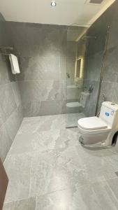 Ένα μπάνιο στο الروشان +3 φωτογραφίες