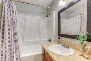 Ένα μπάνιο στο Steps to Park Dog-Friendly Condo in Conyers! +16 φωτογραφίες