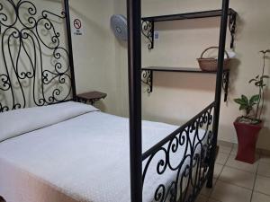 Ένα ή περισσότερα κρεβάτια σε δωμάτιο στο Hotel Antigua Encomienda