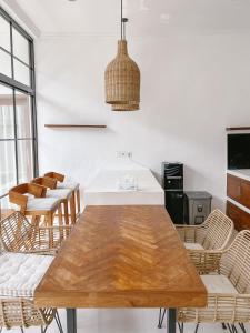 a kitchen with a wooden table and chairs at Villa Obo Pererenan by REJA Villas in Munggu
